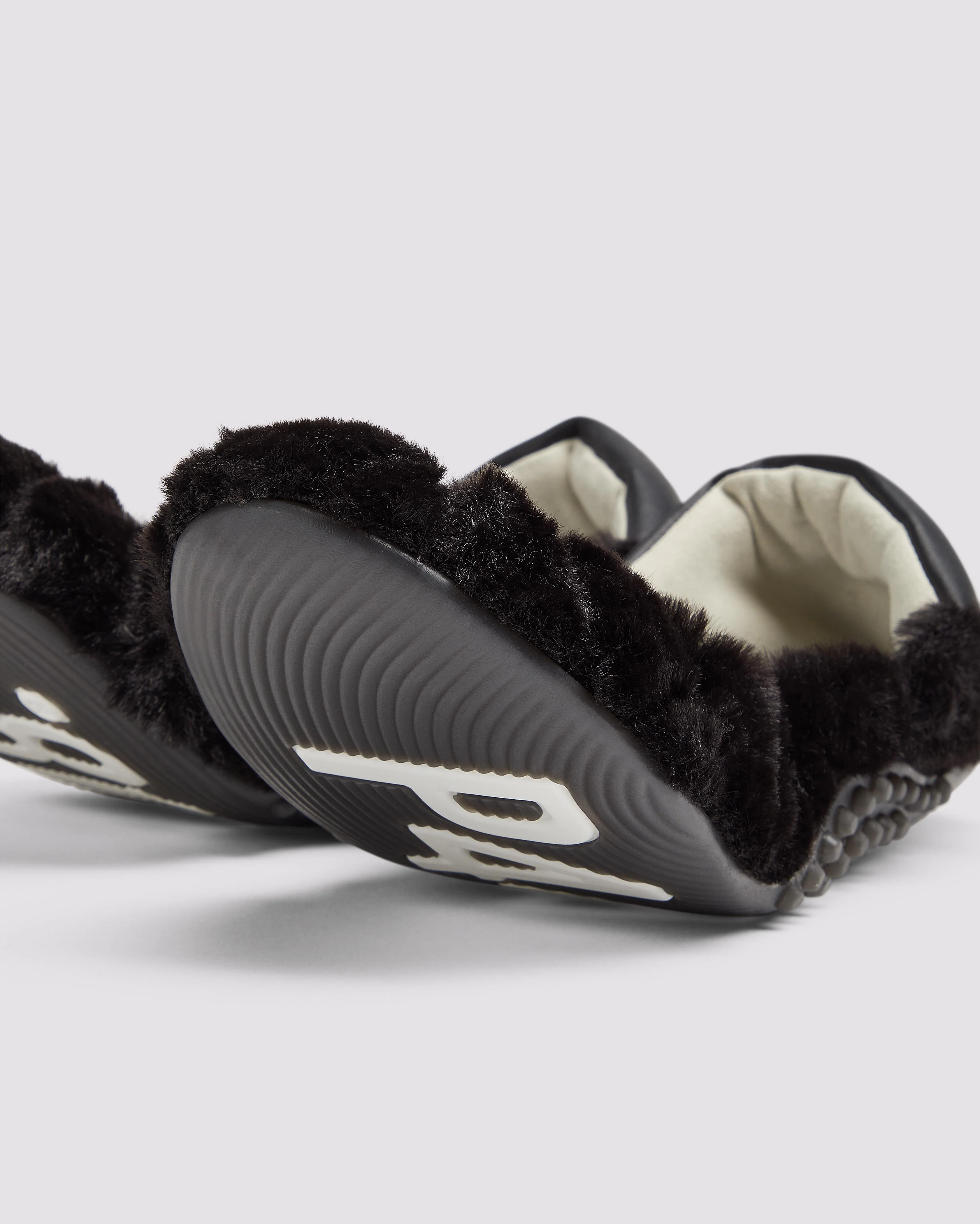 Stella Fur Black - Image 4